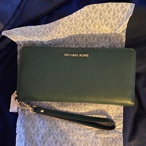 michael khors wallet wristlet
